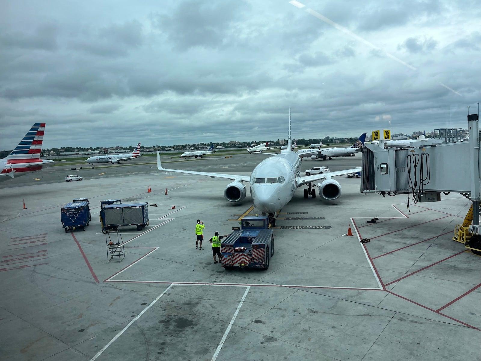 lga planes waiting