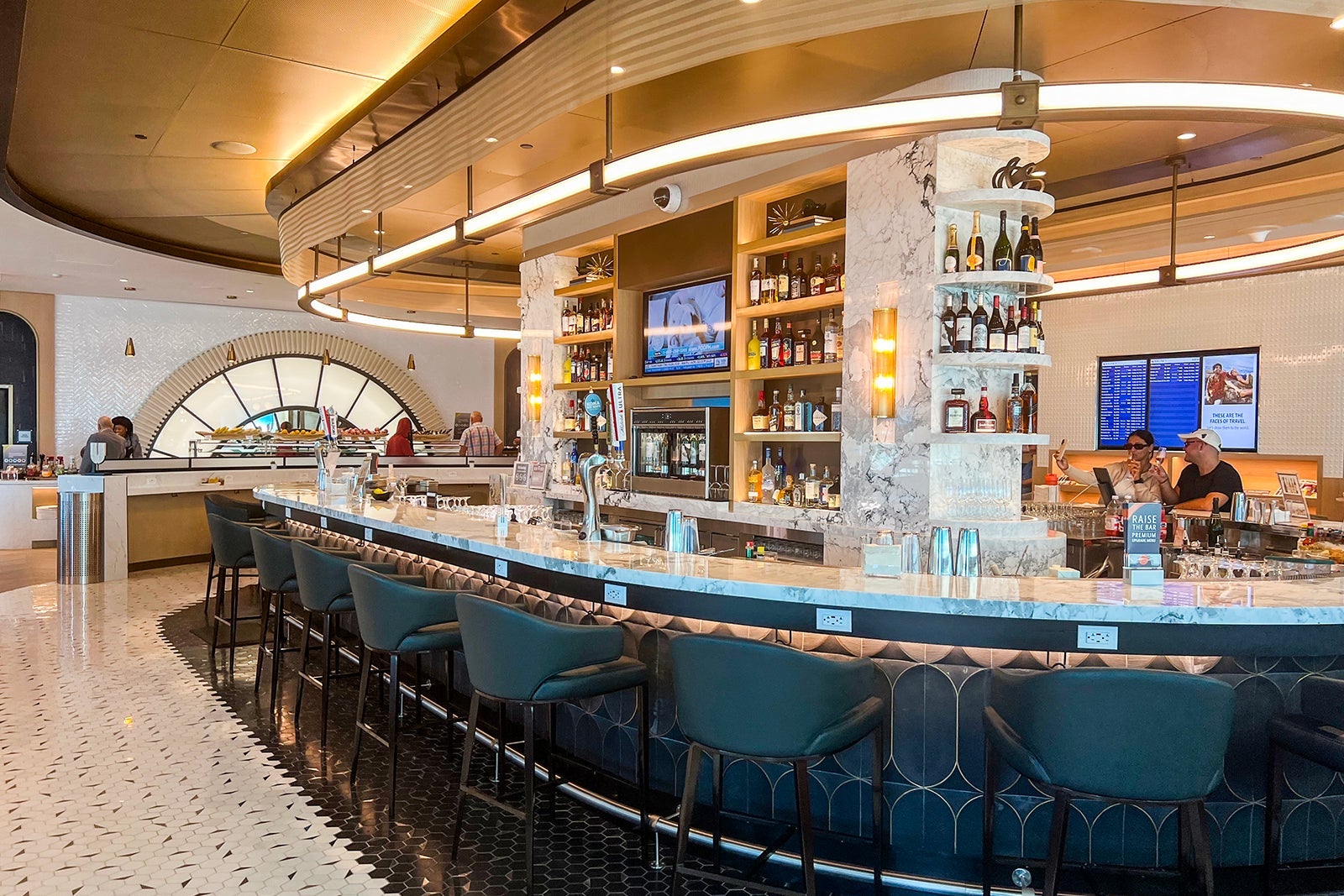 20230815_New Delta Lounge JFK_CHenderson