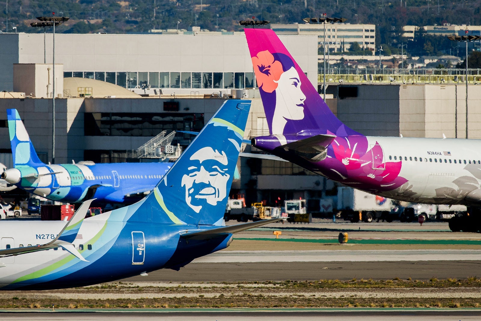 Alaska Air Agrees to Buy Hawaiian in $1.9 Billion Deal