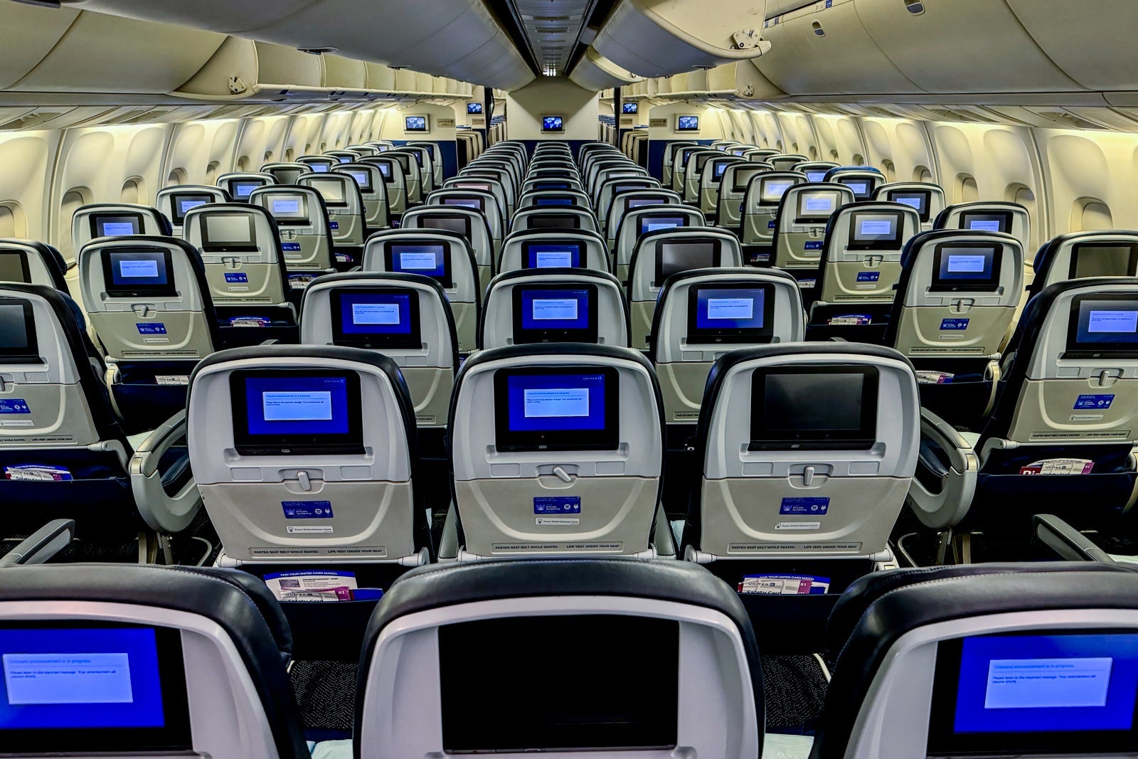 United Inaugural EWR-RAK