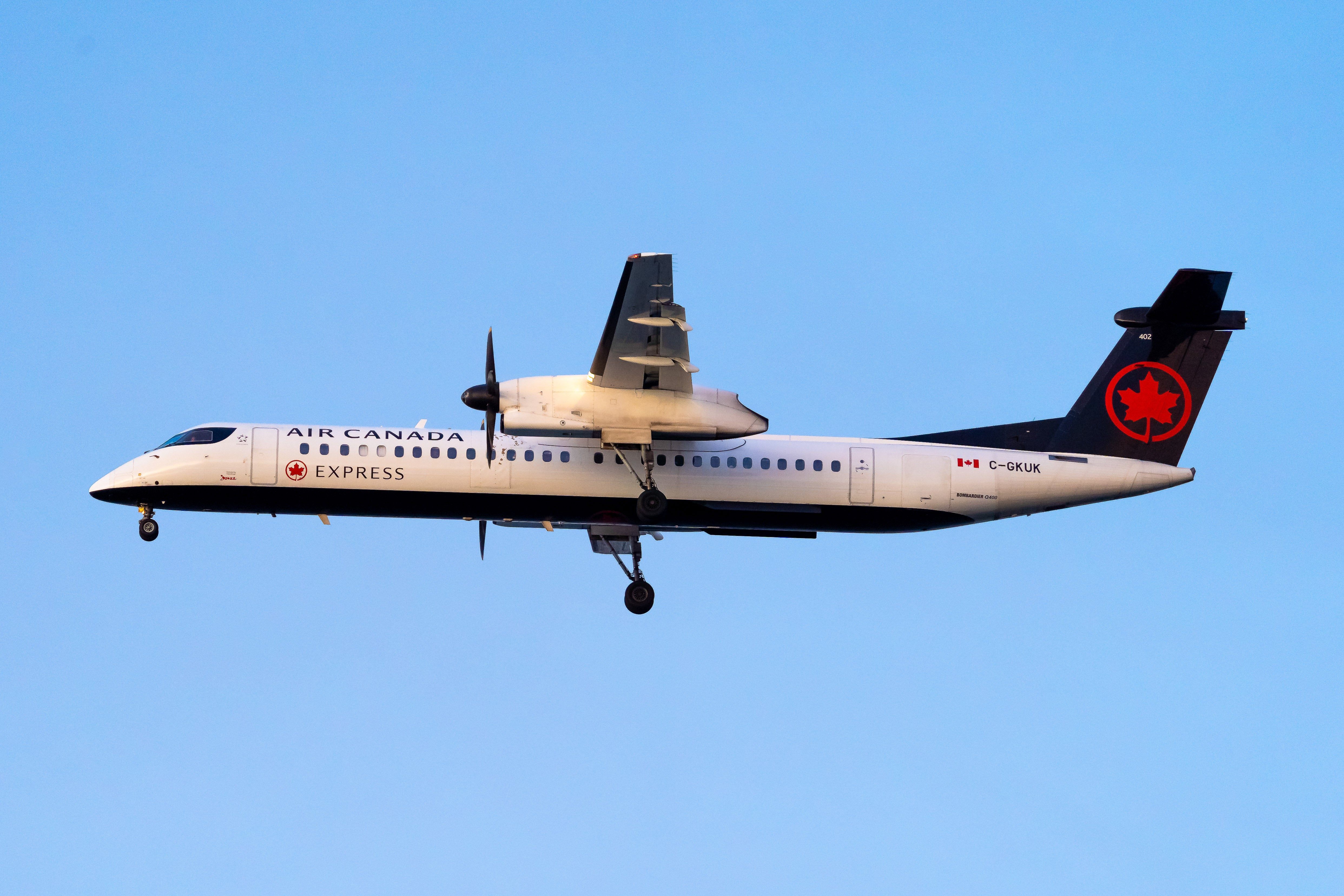 aircanadaexpressq400-2