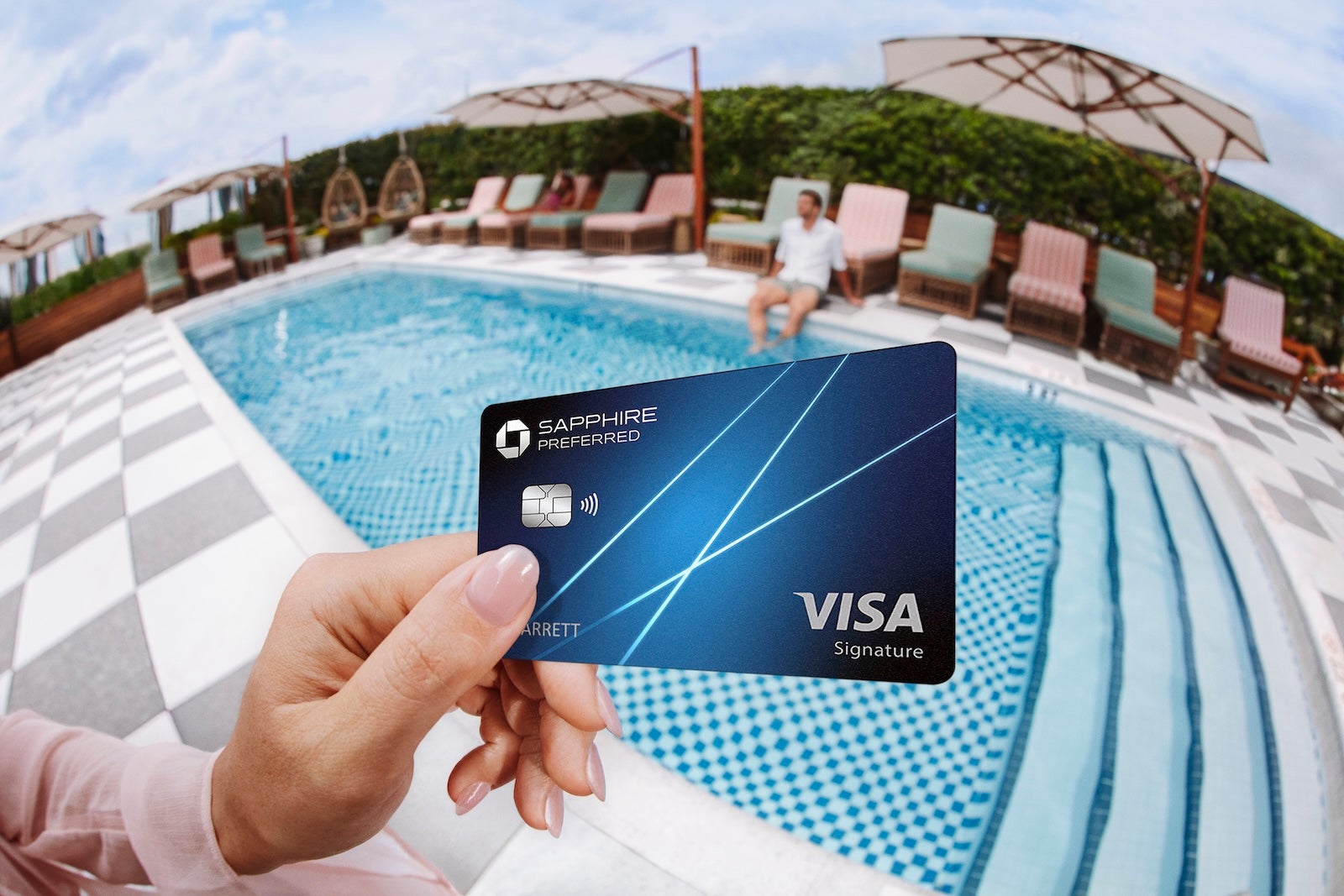 SAPPHIREPREF_ IRISHUMM-GA _Pool_Couple_BigCard_09745_FULL_FRAME